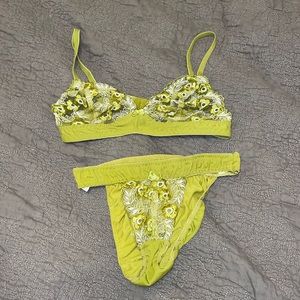 Vintage-style Green Lace Set